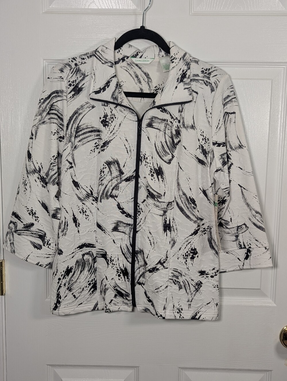 Laura Ashley Trip Ready S Graphic Floral Zip Jacket Black White NWT